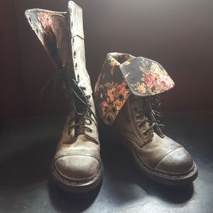 Dr. Marten triumph boots
